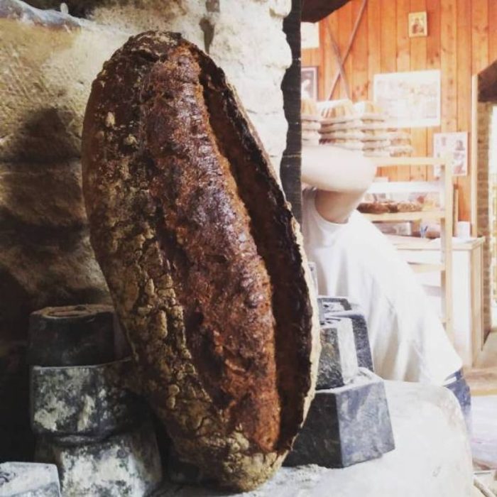 Pain de variété Rouge du Roc bio au levain - format batard – Image 2