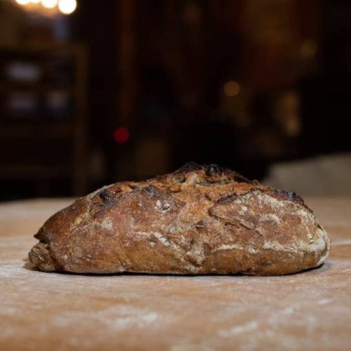 Pain de blé semi complet aux noix bio au levain