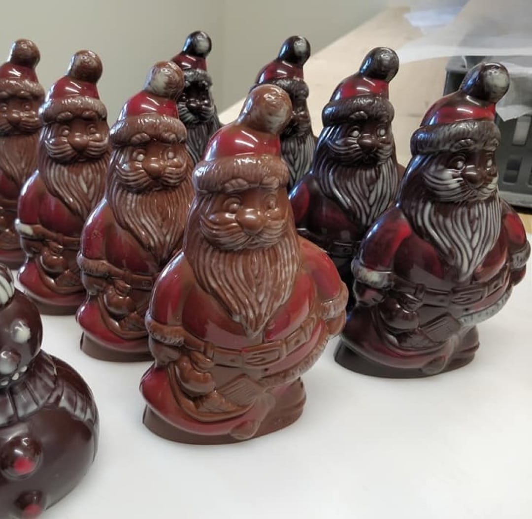 Moulage chocolat Père Noël Lait avec friture noire et lait à l'intérieur 140 G